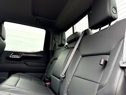 Used 2022 Chevrolet Silverado 1500 LT Trail Boss w/ Convenience Package II image 15