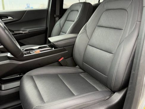 Used 2025 Chevrolet Equinox LT w/ Convenience Package II image 10