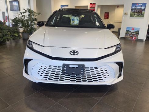 Used 2025 Toyota Camry XSE w/ Premium Package AWD/4WD image 8