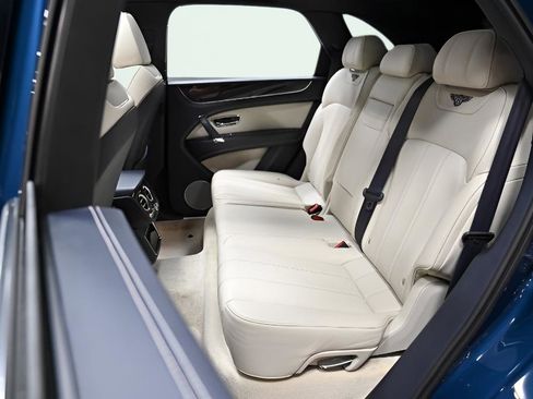 Used 2018 Bentley Bentayga image 21