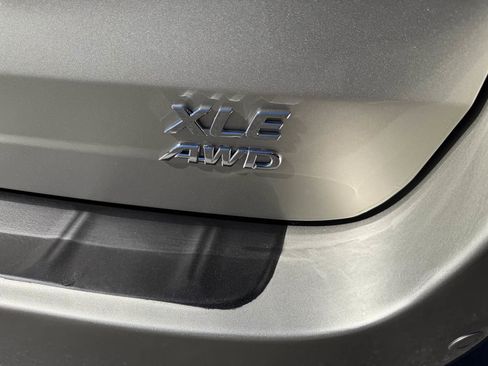 Used 2017 Toyota Sienna XLE Premium image 5