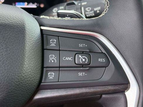 Certified 2024 Jeep Grand Cherokee Limited w/ Luxury Tech Group II AWD/4WD image 25