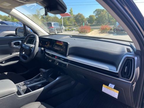New 2026 Kia Sorento LX FWD image 28
