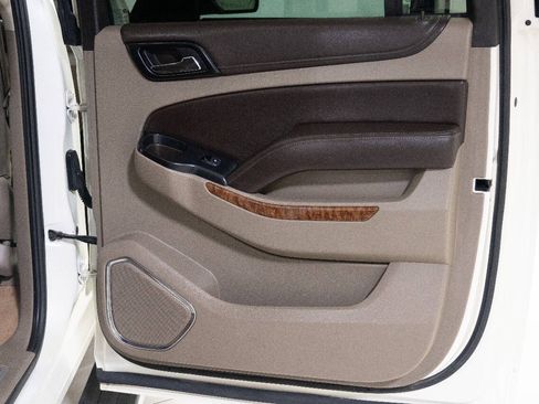 Used 2015 Chevrolet Suburban LTZ RWD image 21