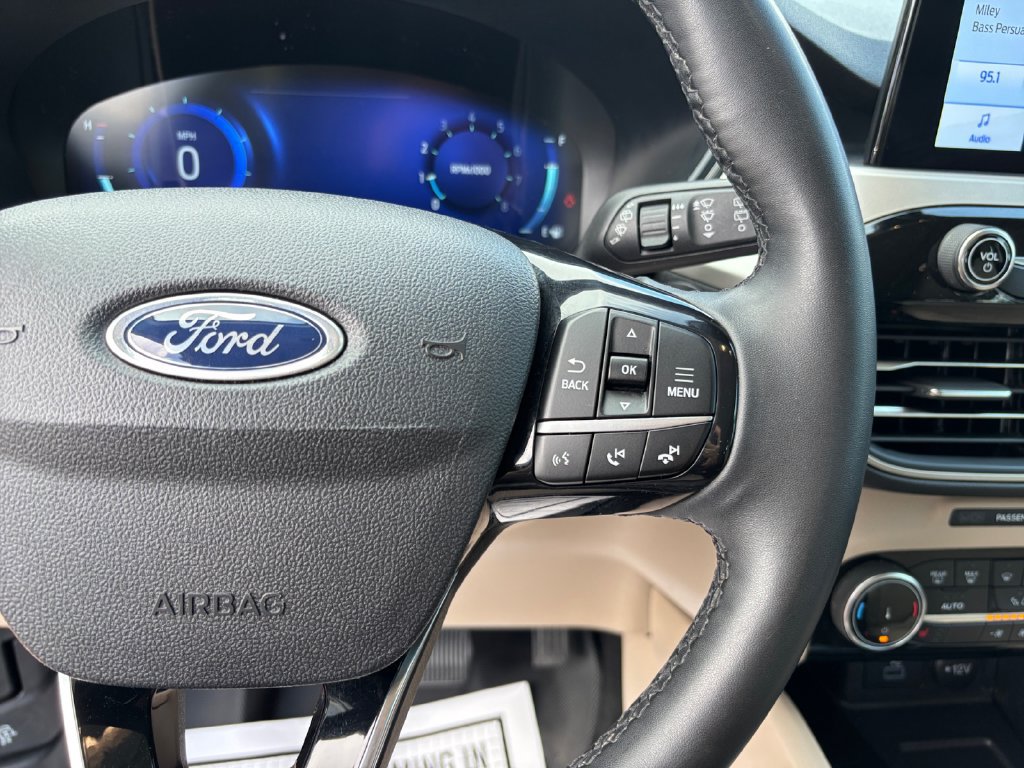 Used 2022 Ford Escape SEL w/ Technology Package FWD image 20