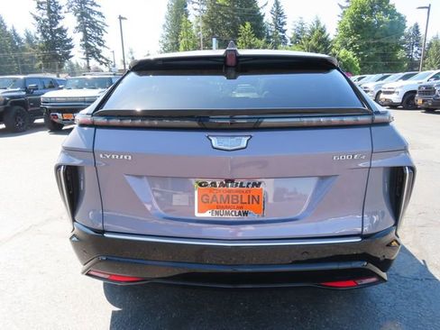 Used 2024 Cadillac Lyriq Luxury AWD/4WD image 7