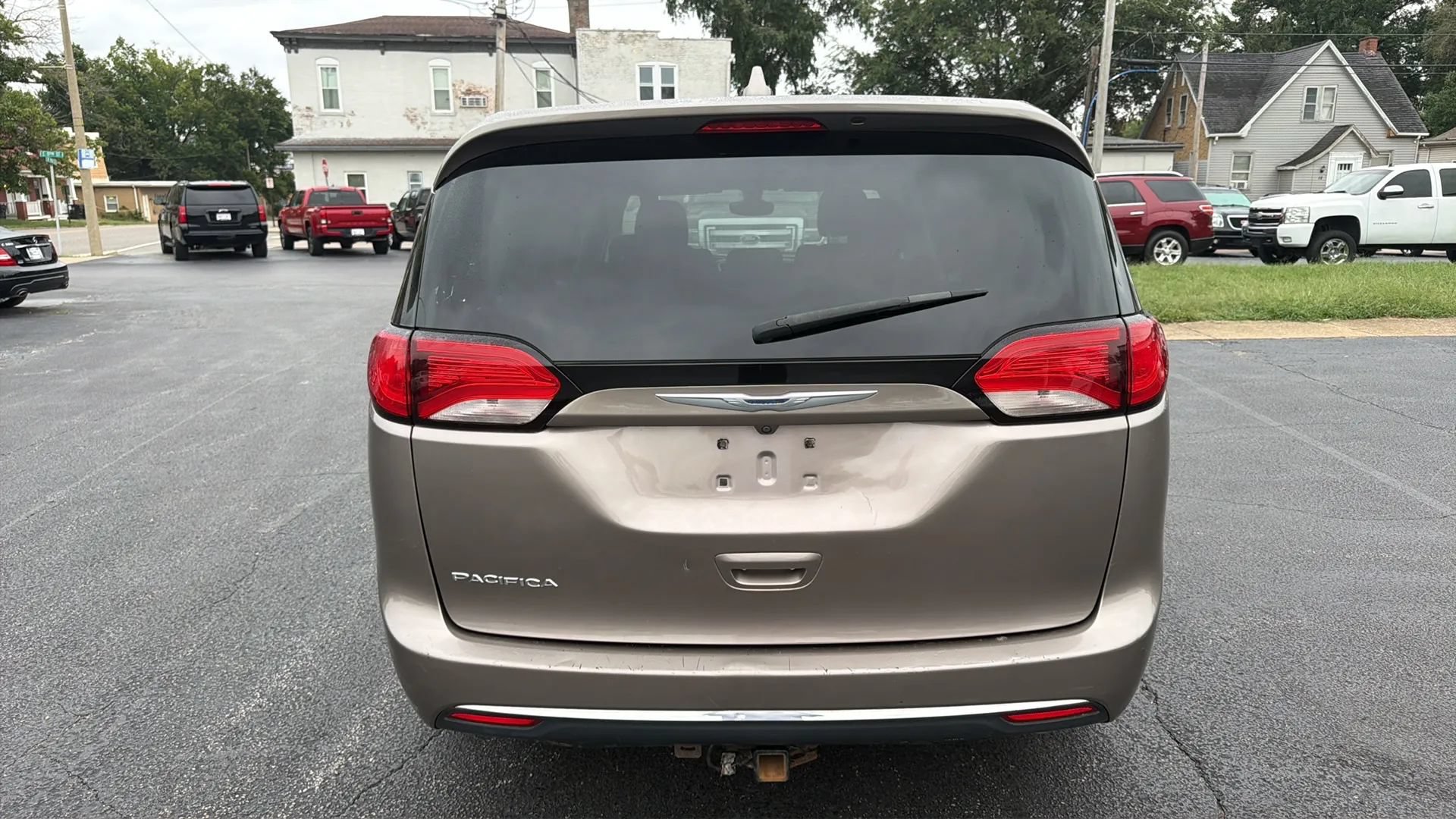 Used 2017 Chrysler Pacifica Touring Plus w/ Tire & Wheel Group FWD image 6