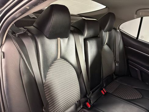 Used 2022 Toyota Camry SE FWD image 21