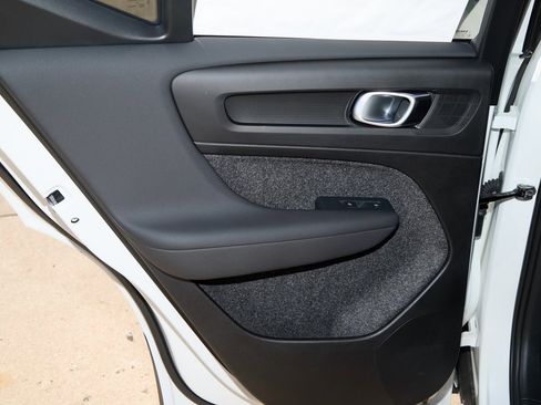 New 2025 Volvo XC40 B5 Plus w/ Climate Package image 17