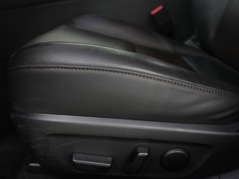 Used 2024 MAZDA MAZDA3 Hatchback w/Premium Plus Pkg image 25