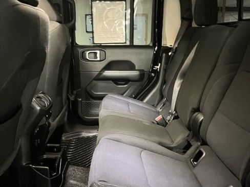 Used 2021 Jeep Gladiator Overland image 11