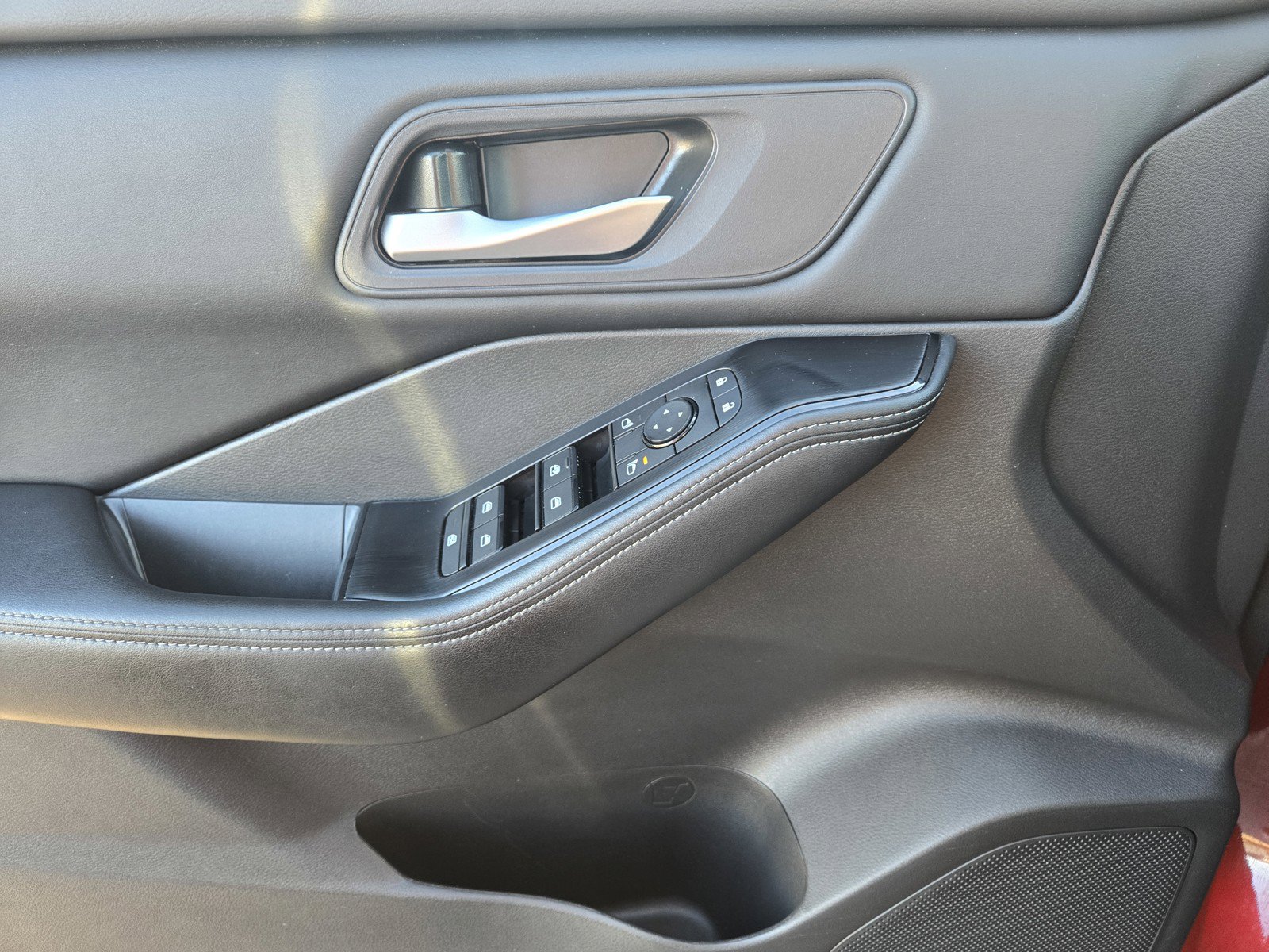Certified 2025 Nissan Rogue SV AWD/4WD image 12