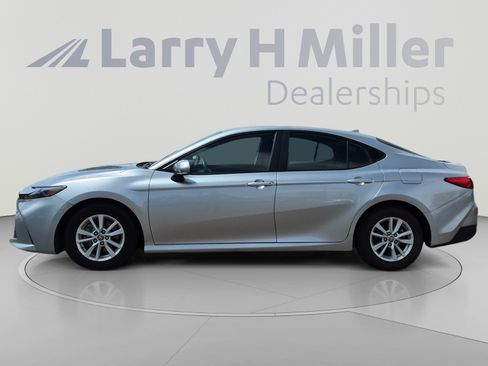 Used 2025 Toyota Camry LE FWD image 2