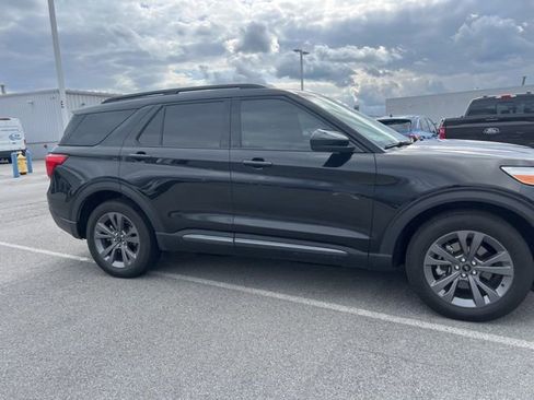 Used 2022 Ford Explorer XLT w/ Equipment Group 202A AWD/4WD image 9
