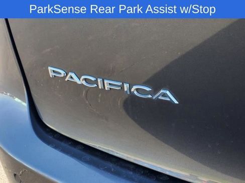 Used 2022 Chrysler Pacifica Touring-L image 8