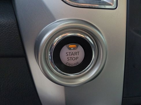 Used 2024 Nissan Titan SV w/ SV Convenience Package image 14