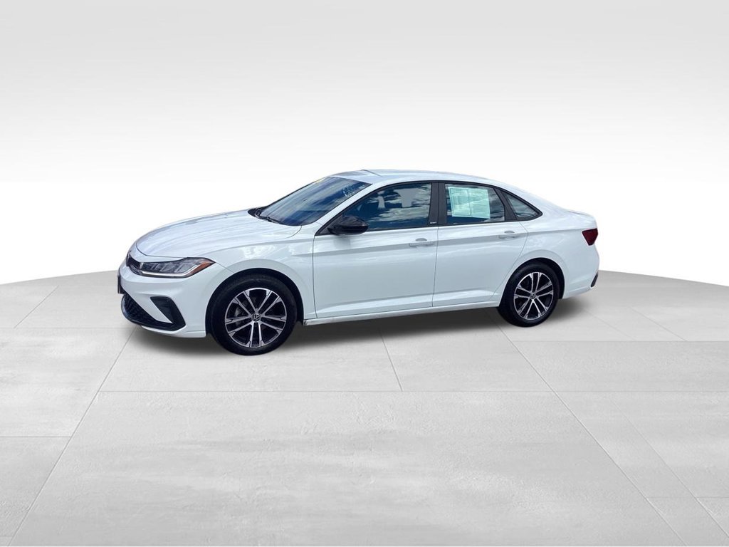 Used 2025 Volkswagen Jetta Sport FWD image 3