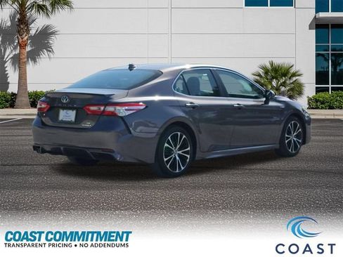 Used 2020 Toyota Camry SE w/ Sunroof Package FWD image 6