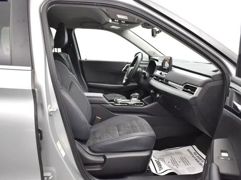 Used 2025 Mitsubishi Outlander SE image 17