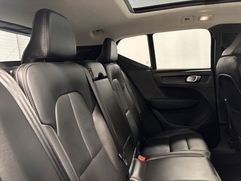 Certified 2025 Volvo XC40 B5 Plus image 24