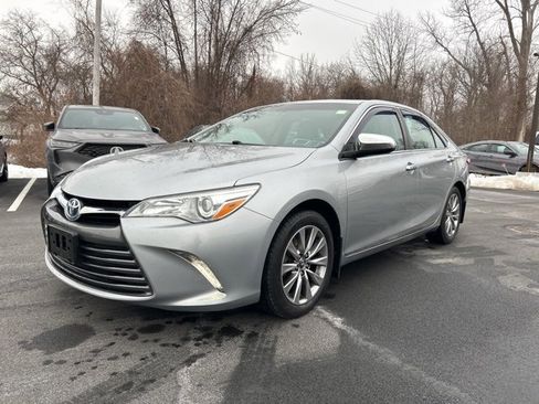 Used 2016 Toyota Camry XLE w/ Moonroof Package image 2