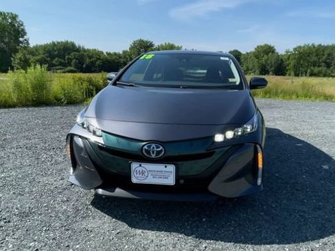 Certified 2018 Toyota Prius Prime Plus FWD image 3