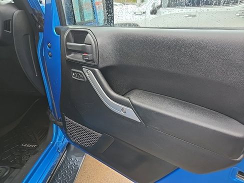 Used 2015 Jeep Wrangler Unlimited Sahara w/ Connectivity Group image 67