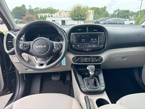 Used 2022 Kia Soul LX FWD image 24