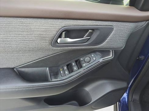 Used 2023 Nissan Rogue SV FWD image 9