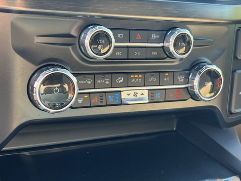 Used 2025 Ford F250 Lariat w/ Black Appearance Package image 21