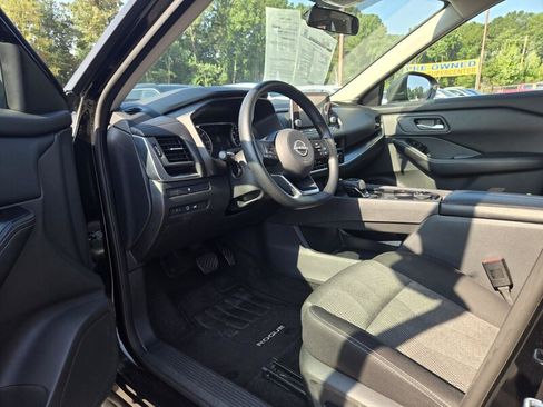 Used 2024 Nissan Rogue SV AWD/4WD image 18
