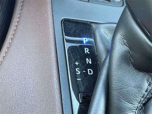 Used 2022 Toyota Venza XLE image 30