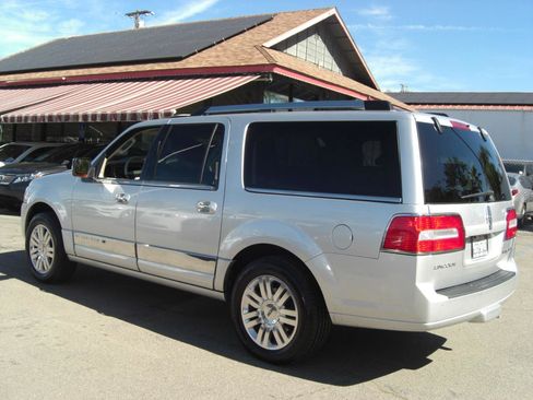 Used 2012 Lincoln Navigator L 4WD image 15