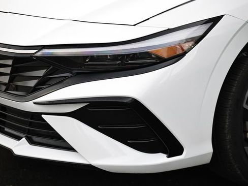 Certified 2025 Hyundai Elantra Limited image 12