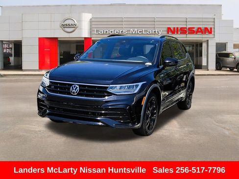 Used 2022 Volkswagen Tiguan SE R-Line image 2
