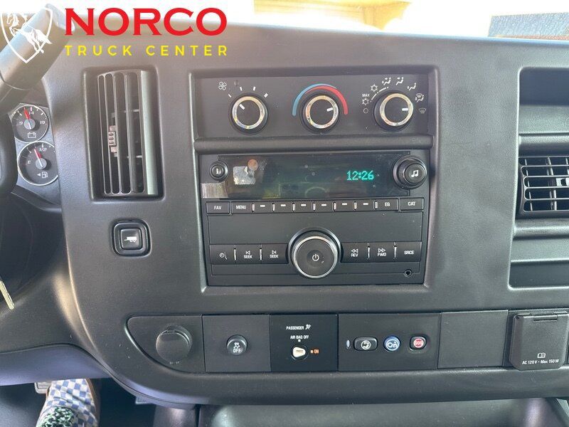 Used 2017 Chevrolet Express 2500 RWD image 21