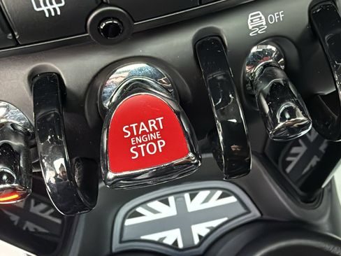 Used 2018 MINI Cooper S image 12