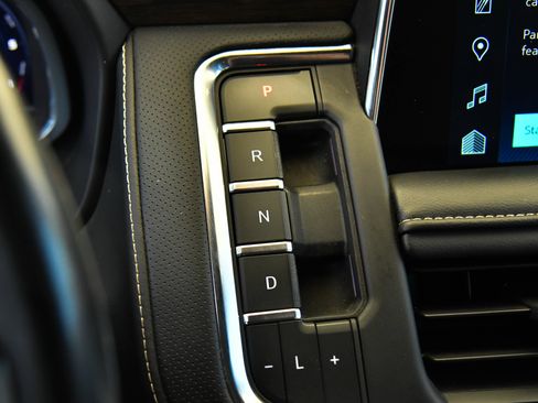 Used 2023 Chevrolet Suburban Premier RWD image 30