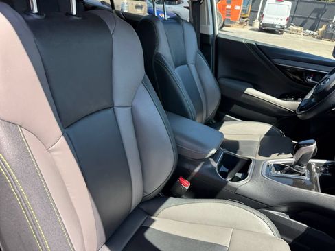 Used 2025 Subaru Outback Onyx Edition AWD/4WD image 18