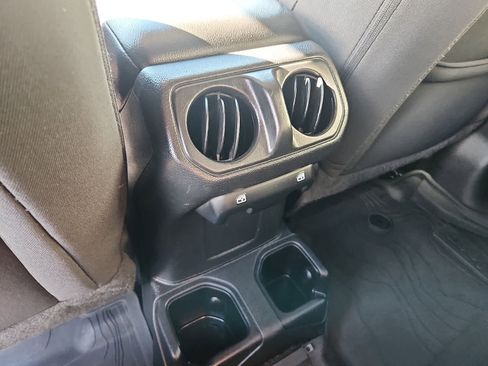 Used 2022 Jeep Gladiator Sport image 12