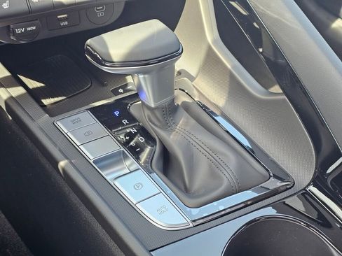 Used 2024 Hyundai Elantra SEL w/ Convenience Package image 28