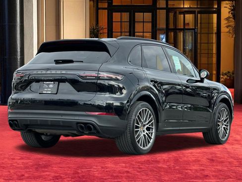 Used 2023 Porsche Cayenne Platinum Edition image 9