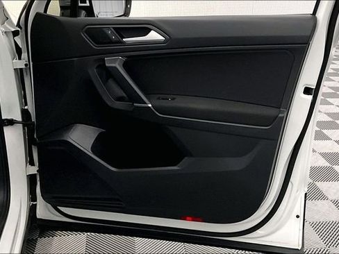 Used 2020 Volkswagen Tiguan S image 20