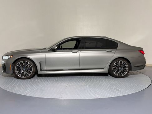 Used 2022 BMW 750i xDrive w/ Luxury Rear Seating Package AWD/4WD image 2