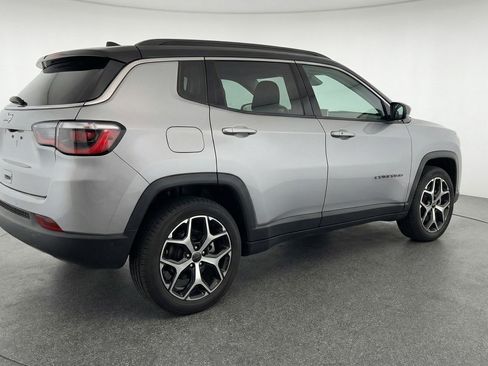 Used 2025 Jeep Compass Limited image 9