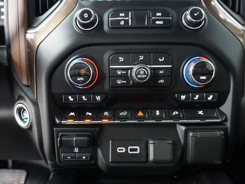 Used 2019 Chevrolet Silverado 1500 High Country w/ Technology Package image 21