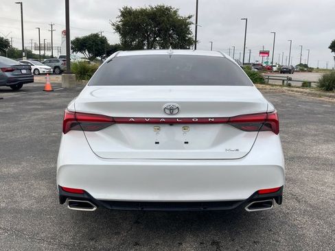 Used 2022 Toyota Avalon XLE FWD image 6