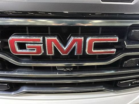 Used 2025 GMC Sierra 1500 AT4 w/ AT4 Premium Package AWD/4WD image 8