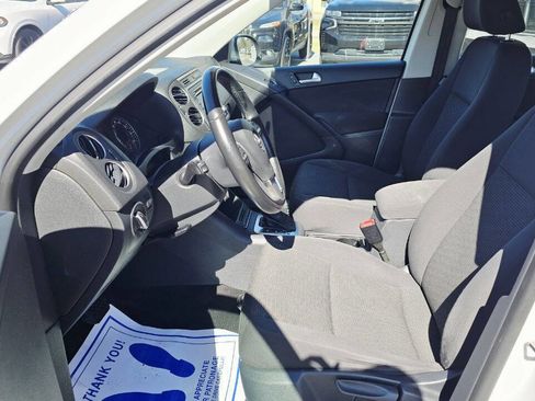 Used 2015 Volkswagen Tiguan S image 10