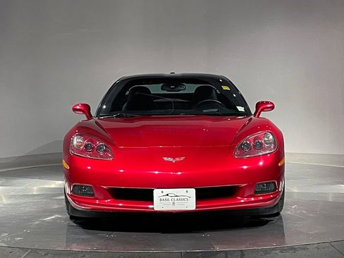 Used 2005 Chevrolet Corvette Coupe w/ Preferred Equipment Group RWD image 3